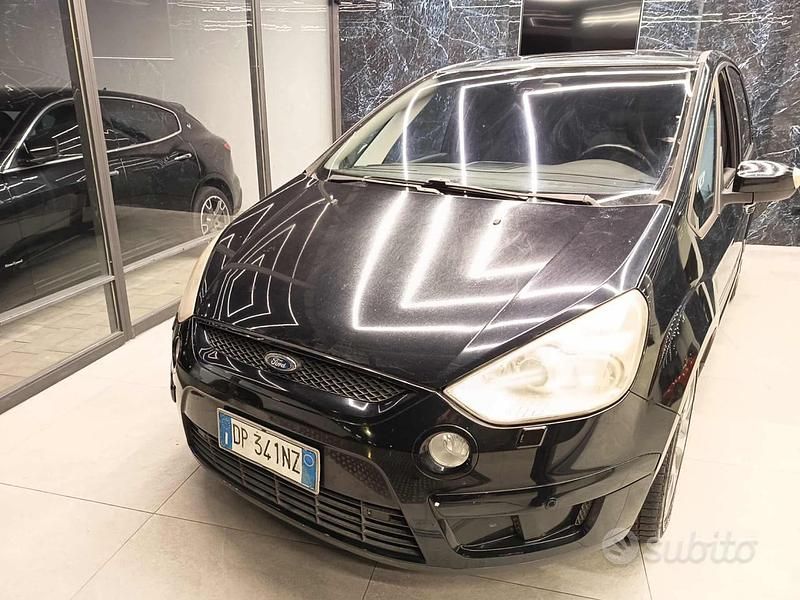 Begagnad Ford S-MAX Titanium 140 HK (102 kW) 2009 Svart Minibuss