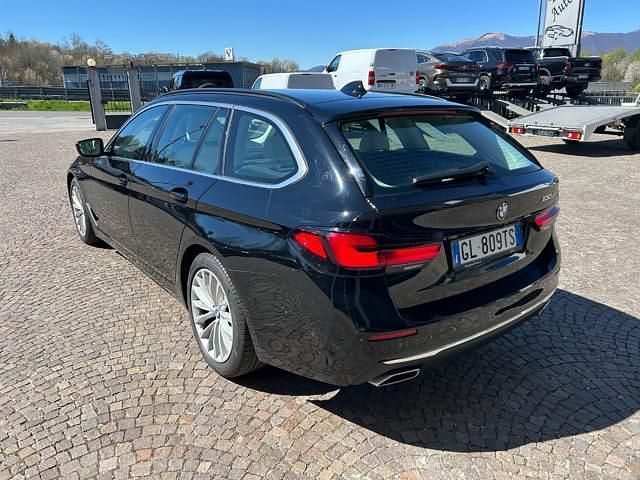 Usata BMW 530 Luxury Line 249 CV (183 kW) 2022 Nero metallizzato Station wagon