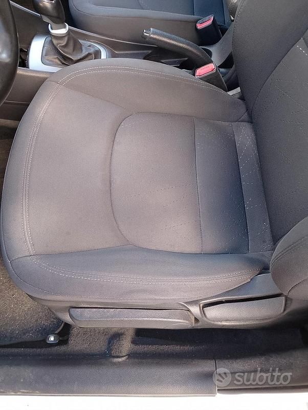 Usata Kia Rio 75 CV (55 kW) 2014 Bianco Utilitaria