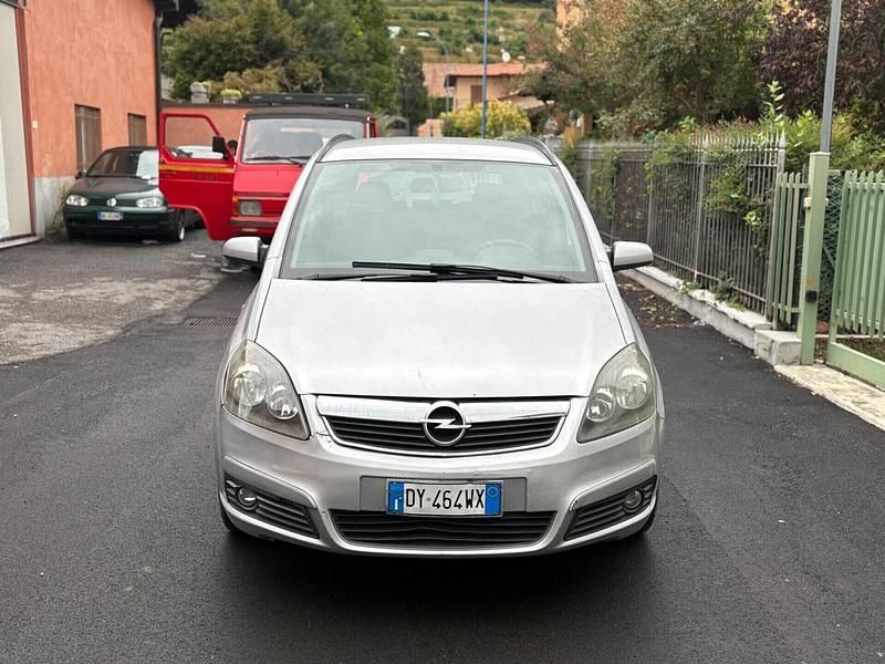 Usata Opel Zafira Cosmo 120 CV (88 kW) 2006 Argento Monovolume