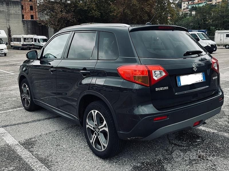Usata Suzuki Vitara 120 CV (88 kW) 2017 Nero Station wagon