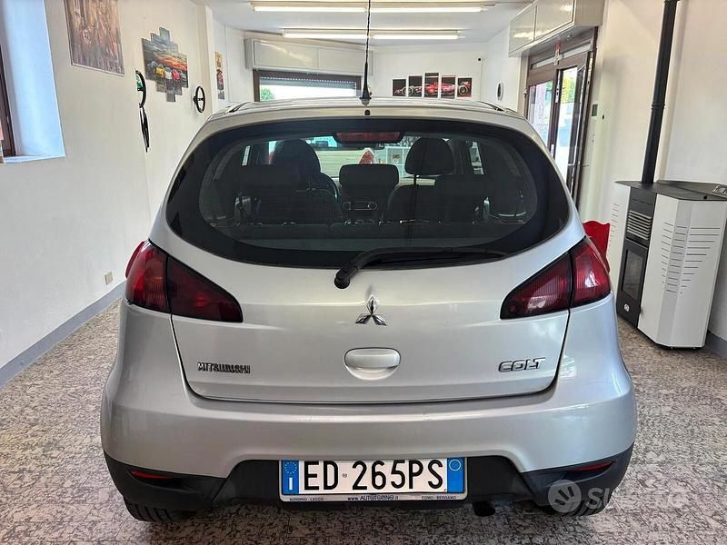 Usata Mitsubishi Colt Inform 75 CV (55 kW) 2010 Grigio Utilitaria
