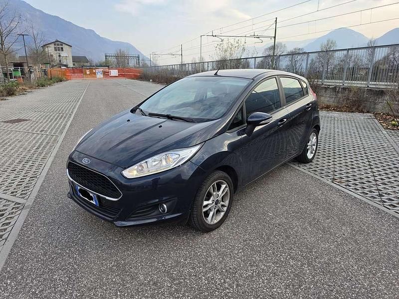 Usata Ford Fiesta 80 CV (58 kW) 2016 Blu/azzurro Berlina
