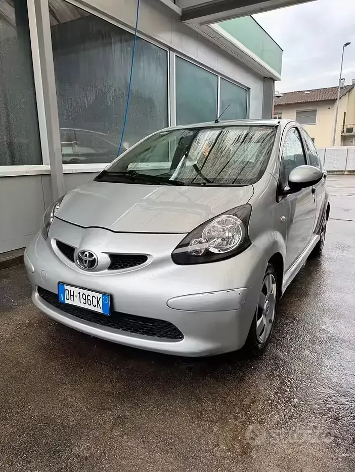 Gebraucht Toyota Aygo 68 PS (50 kW) 2008 Grau Kleinwagen