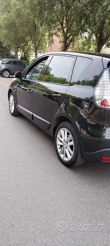 Usata Renault Scénic III 110 CV (80 kW) 2013 Nero Berlina