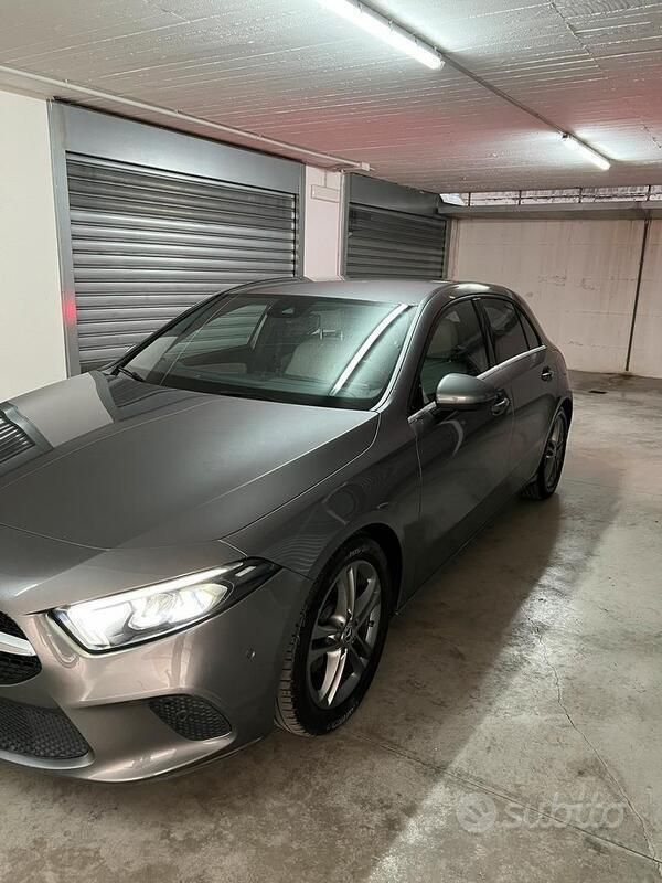 Usata Mercedes A180 Business 136 CV (100 kW) 2019 Grigio Berlina