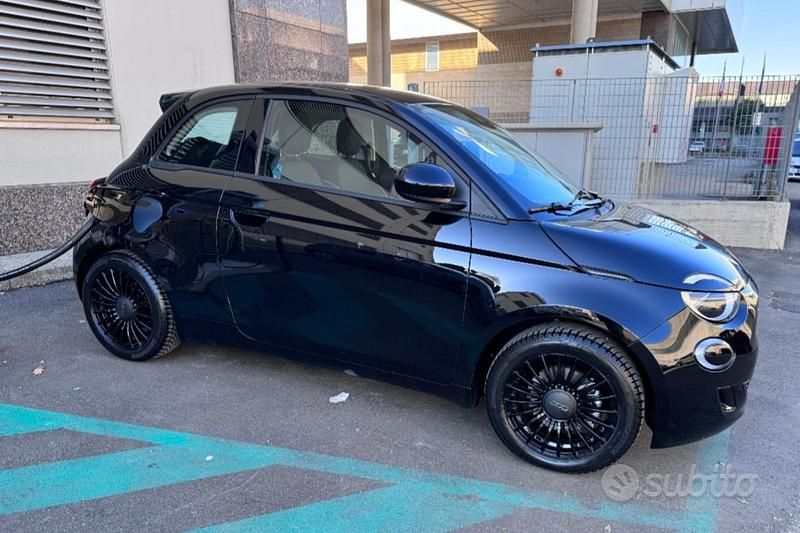 Usata Fiat 500e 86 kW (118 CV) 2023 Nero Utilitaria