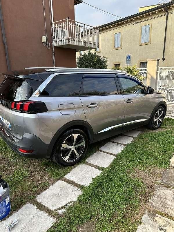Usata 2017 Peugeot 5008 Active SUV | 12.499 € (Buon prezzo) - Immagine 1/4