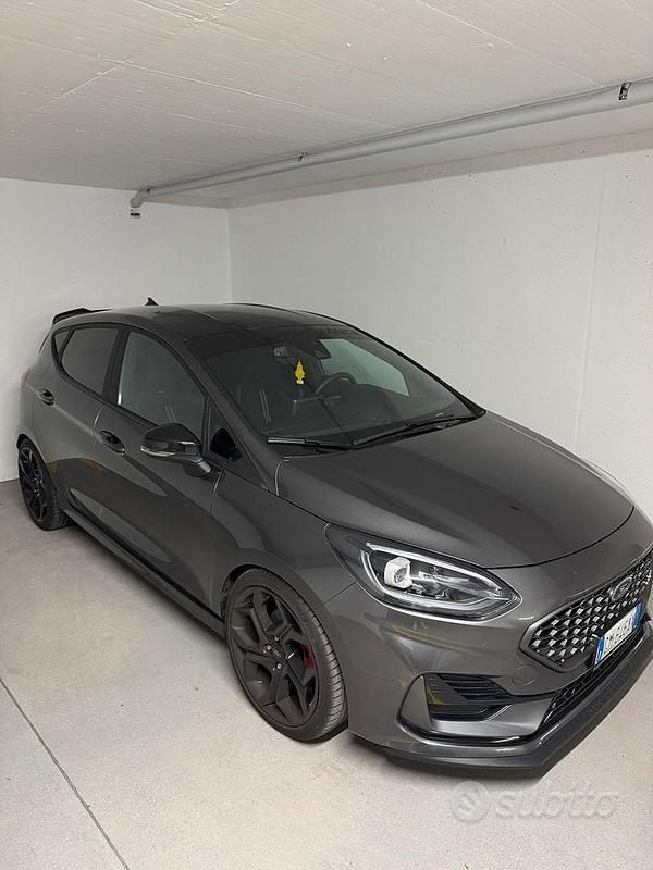 Usata Ford Fiesta ST 240 CV (176 kW) 2023 Grigio Utilitaria