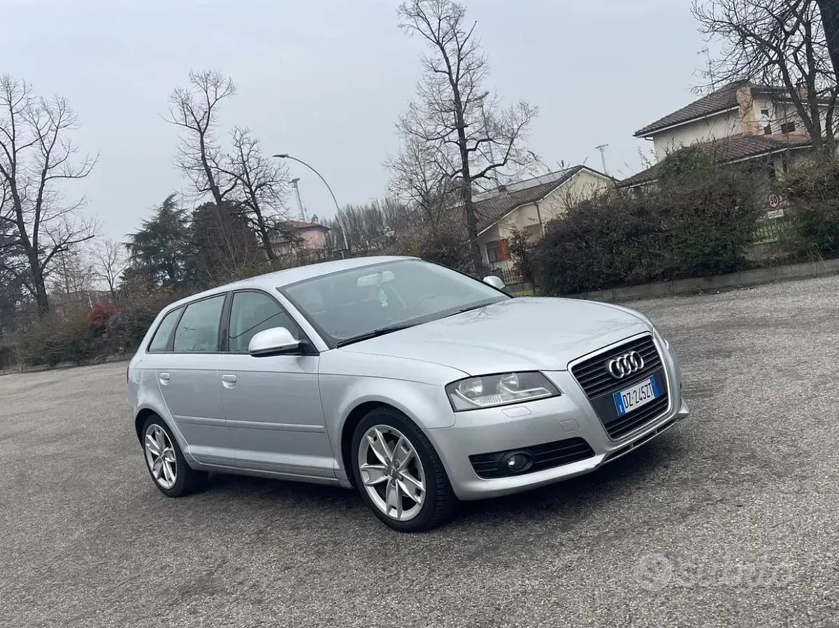 Usata Audi A3 Sportback Ambition 125 CV (91 kW) 2010 Grigio Utilitaria