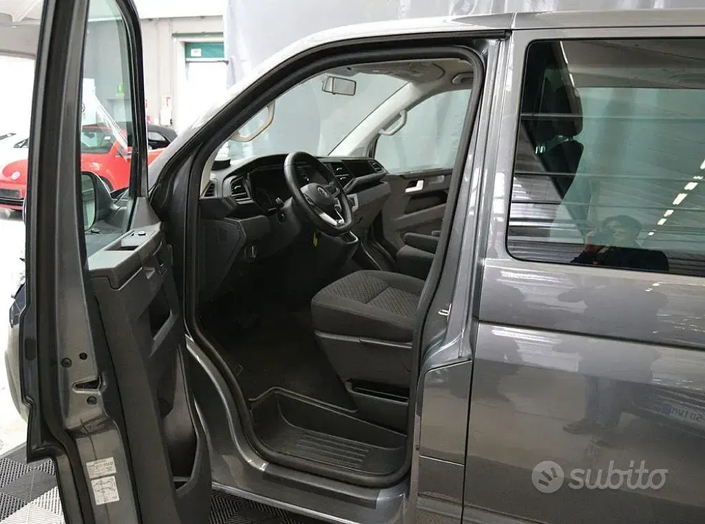 Usata VW Multivan Trendline 150 CV (110 kW) 2020 Grigio Monovolume