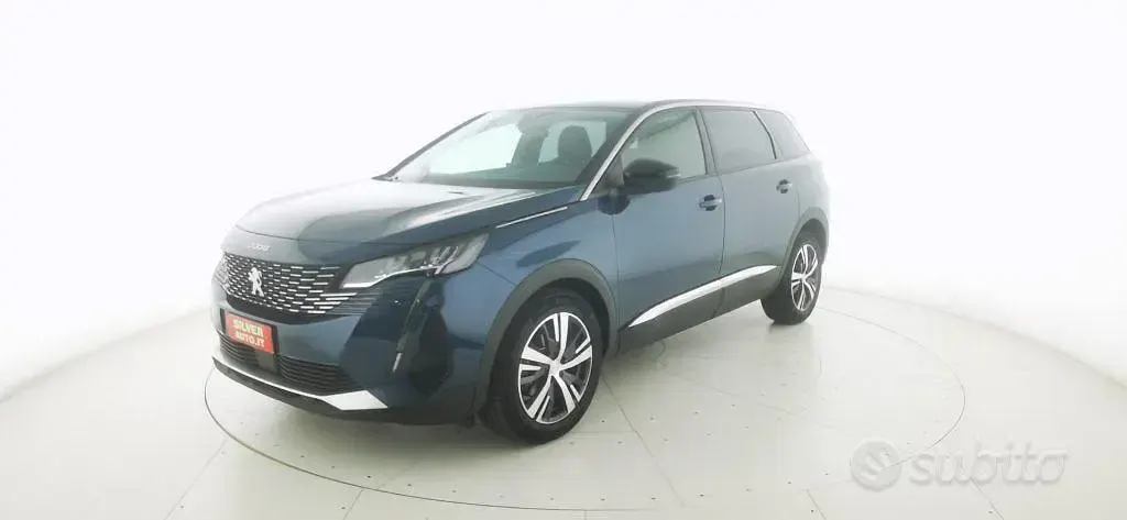 Usata Peugeot 5008 Allure 131 CV (96 kW) 2022 Blu metallizzato SUV