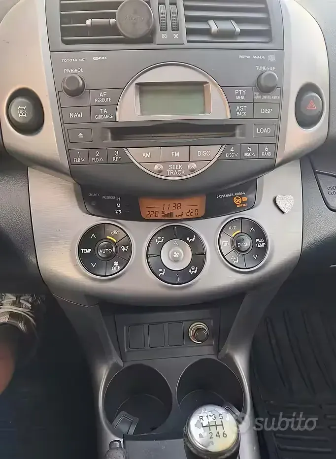 Usata Toyota RAV4 Sol 136 CV (100 kW) 2006 Grigio SUV