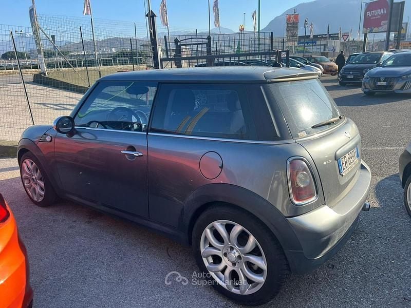 Begagnad Mini ONE 75 HK (55 kW) 2010 Silver Halvkombi
