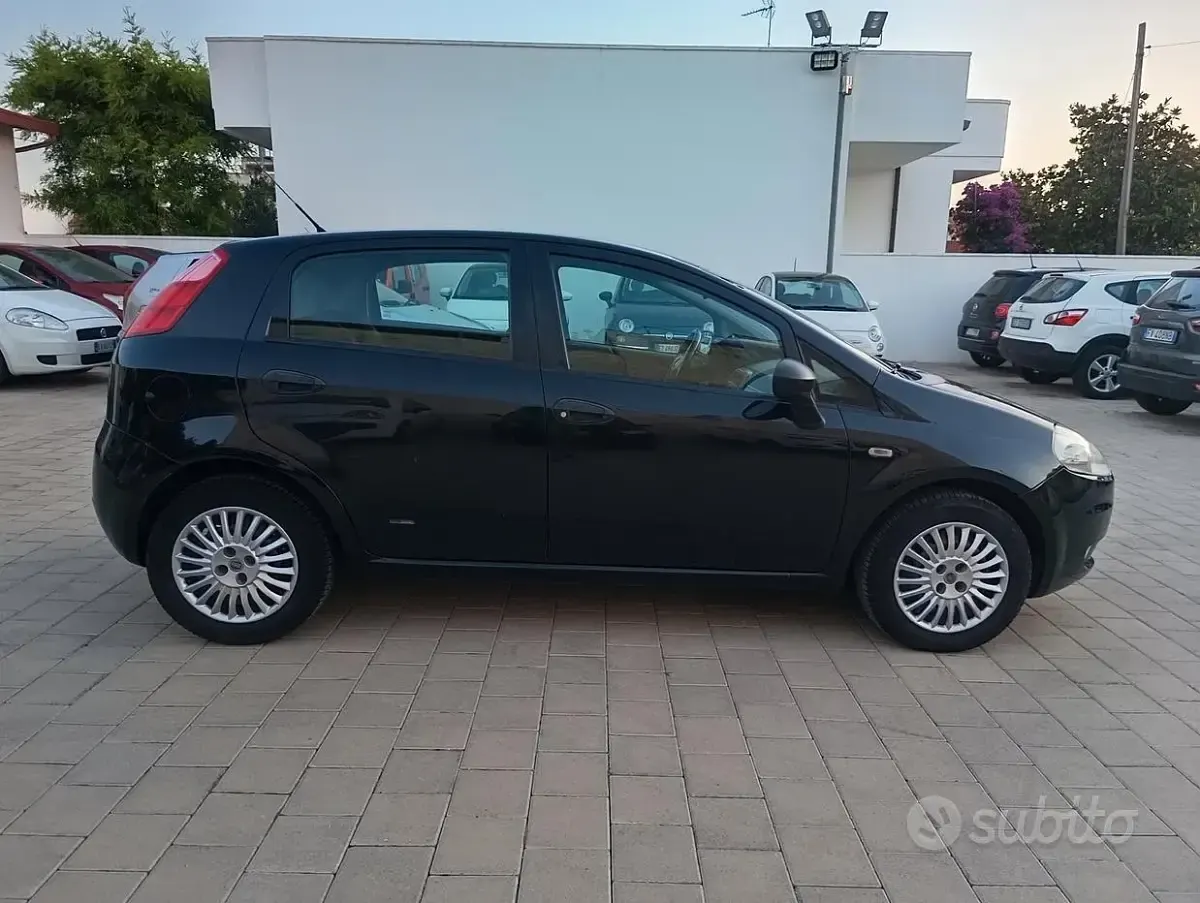 Usata Fiat Grande Punto Dynamic 65 CV (47 kW) 2006 Nero Utilitaria