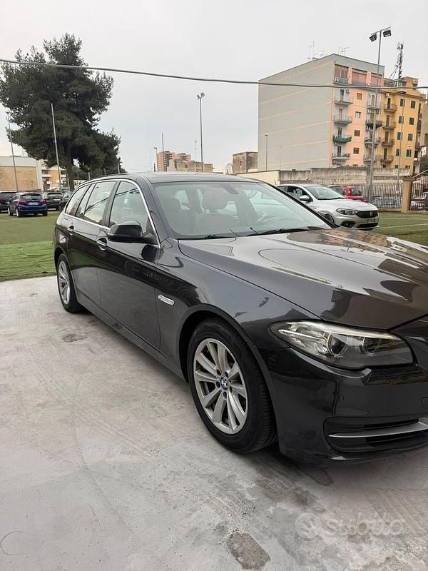 Usata BMW 520 Luxury Line 190 CV (139 kW) 2016 Grigio Station wagon