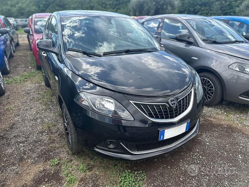 Usata Lancia Ypsilon S 70 CV (51 kW) 2024 Nero Utilitaria