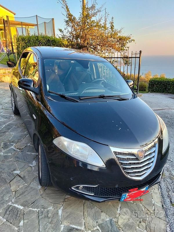 Usata Lancia Ypsilon 86 CV (63 kW) 2012 Nero Utilitaria