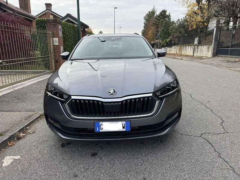 Usata Skoda Octavia Executive 116 CV (85 kW) 2023 Grigio Station wagon