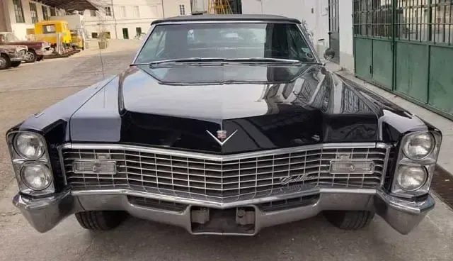 Usata Cadillac Deville 379 CV (278 kW) 1967 Nero Berlina