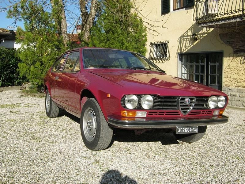 Usata Alfa Romeo GT 109 CV (80 kW) 1978 Lilla Coupé