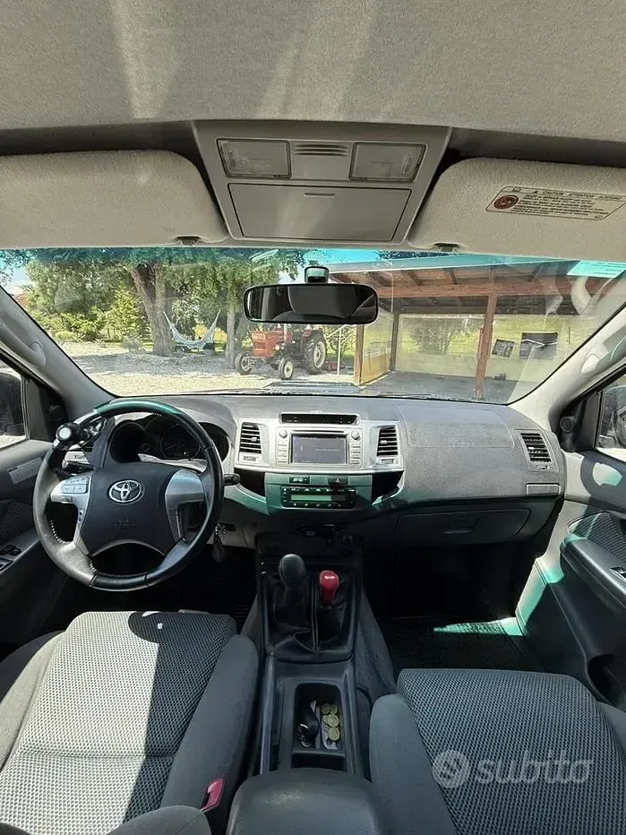Usata Toyota HiLux 144 CV (105 kW) 2014 Grigio Pick-up