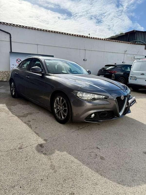 Usata Alfa Romeo Giulia Super 150 CV (110 kW) 2016 Grigio Berlina