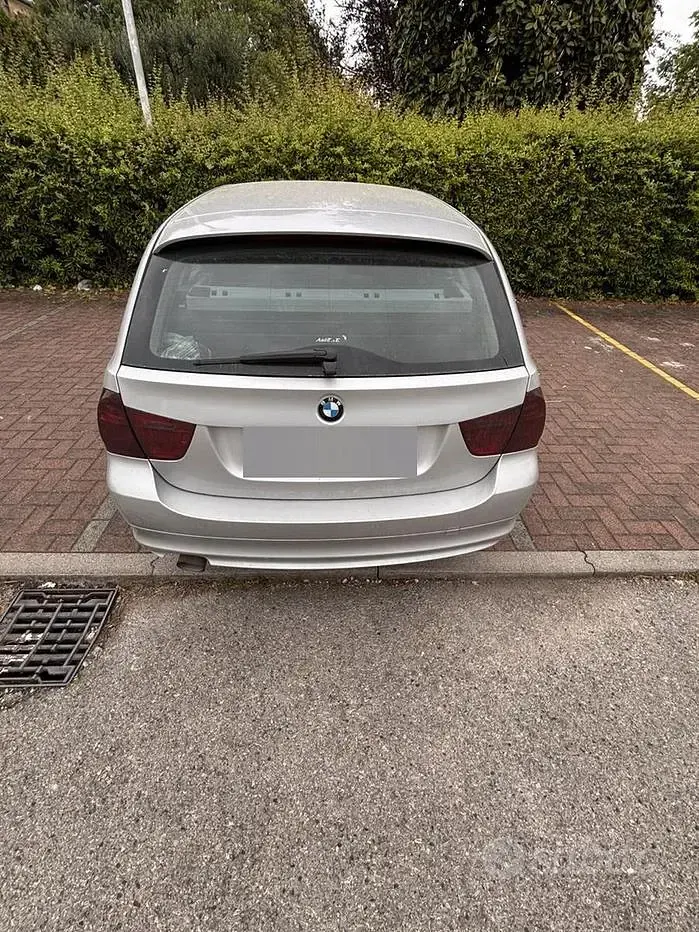 Usata BMW 318 143 CV (105 kW) 2010 Grigio Station wagon