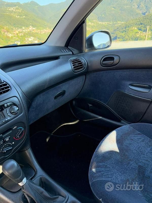 Usata Peugeot 206 2000 Grigio Utilitaria