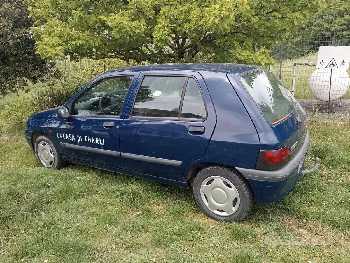 Occasion Renault Clio 64 ch (47 kW) 1997 Bleue Citadine