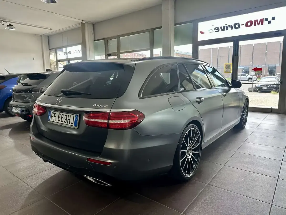 Usata Mercedes E220 Premium Plus 194 CV (142 kW) 2018 Grigio Station wagon