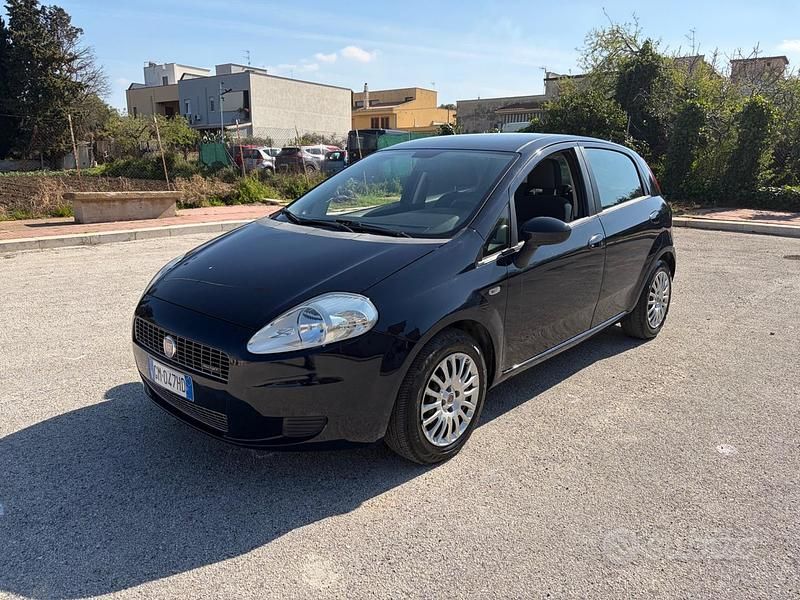Usata Fiat Grande Punto Emotion 90 CV (66 kW) 2009 Blu Utilitaria