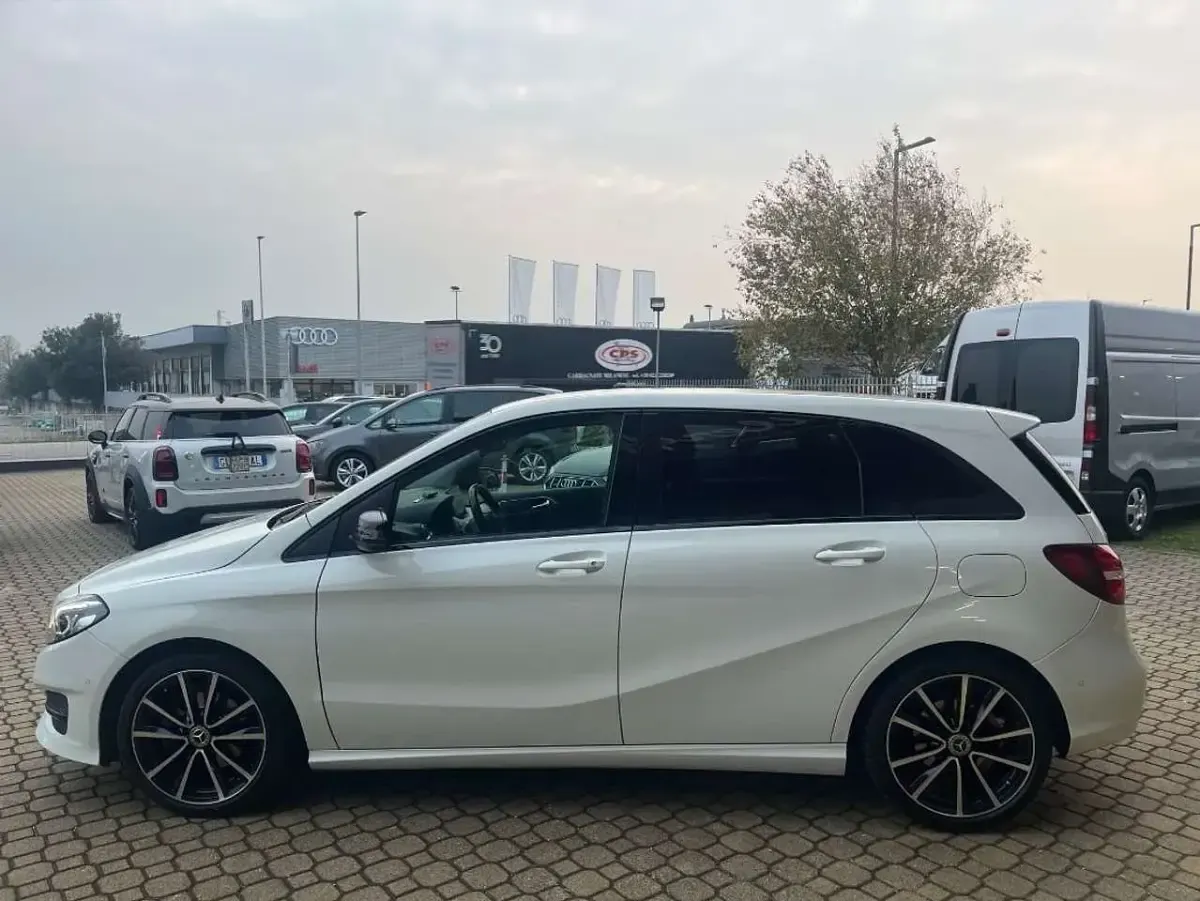 Usata Mercedes B200 136 CV (100 kW) 2018 Bianco Utilitaria