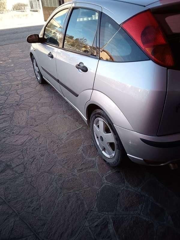 Usata Ford Focus Zetec 101 CV (74 kW) 2004 Berlina