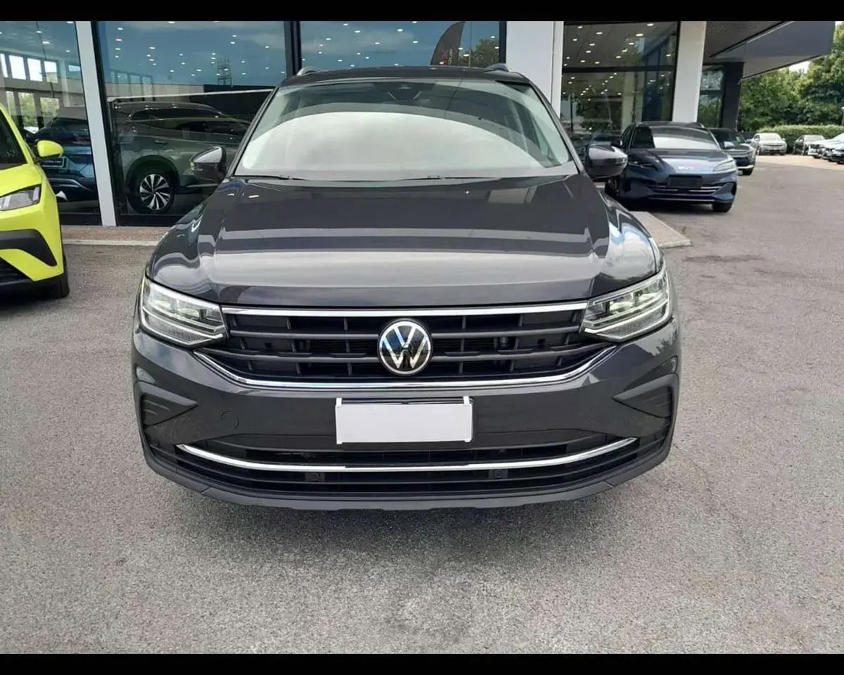 Usata VW Tiguan Life 122 CV (89 kW) 2023 Grigio SUV