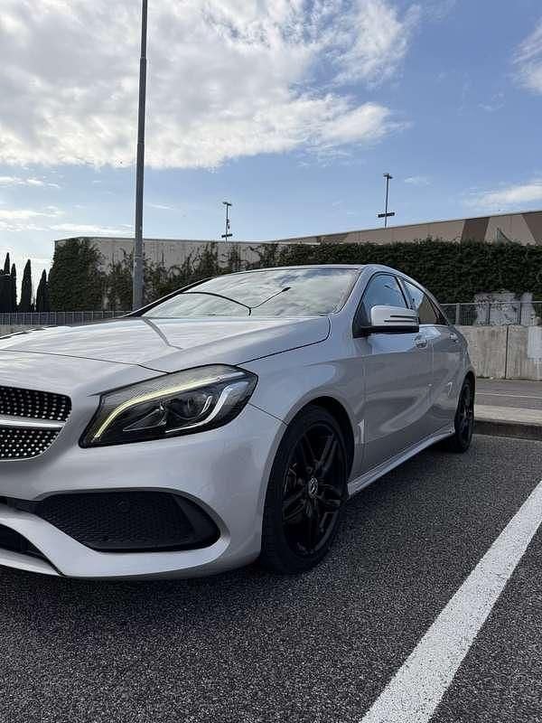 Usata Mercedes A180 Premium 109 CV (80 kW) 2017 Grigio Berlina