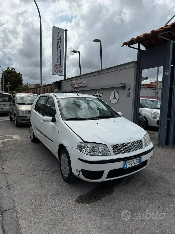 Usata Fiat Punto 80 CV (58 kW) 2003 Bianco Utilitaria