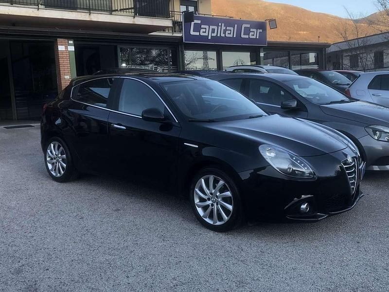 Nero Usata 2014 Alfa Romeo Giulietta Distinctive Tre volumi | 7400 € (Buon prezzo) - Immagine 1/4