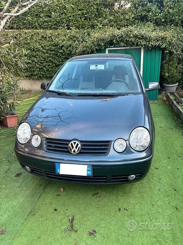 Grigio Usata 2004 VW Polo Tre volumi | 1000 € (Super prezzo) - Immagine 1/4