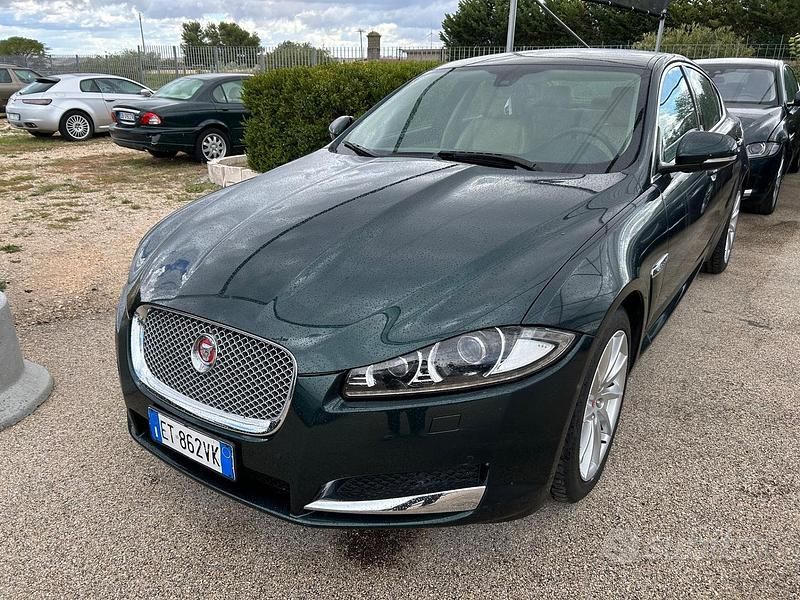 Verde Usata 2014 Jaguar XF Portfolio Tre volumi | 7990 € - Immagine 1/4