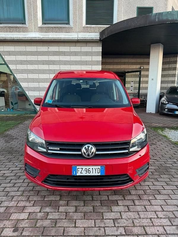 Usata VW Caddy Maxi Highline 110 CV (80 kW) 2020 Rosso Monovolume