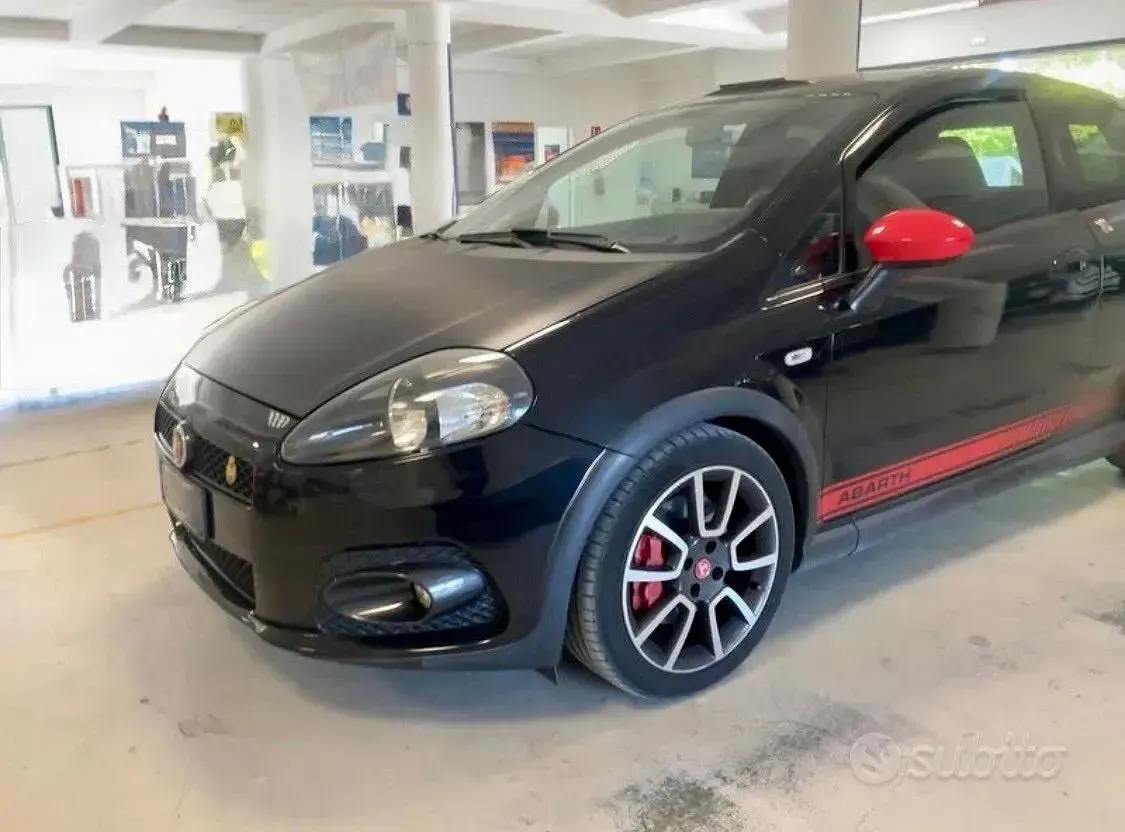 Usata Abarth Grande Punto 155 CV (114 kW) 2010 Nero Utilitaria