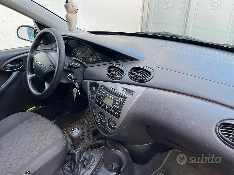 Usata Ford Focus 100 CV (73 kW) 2001 Grigio Berlina