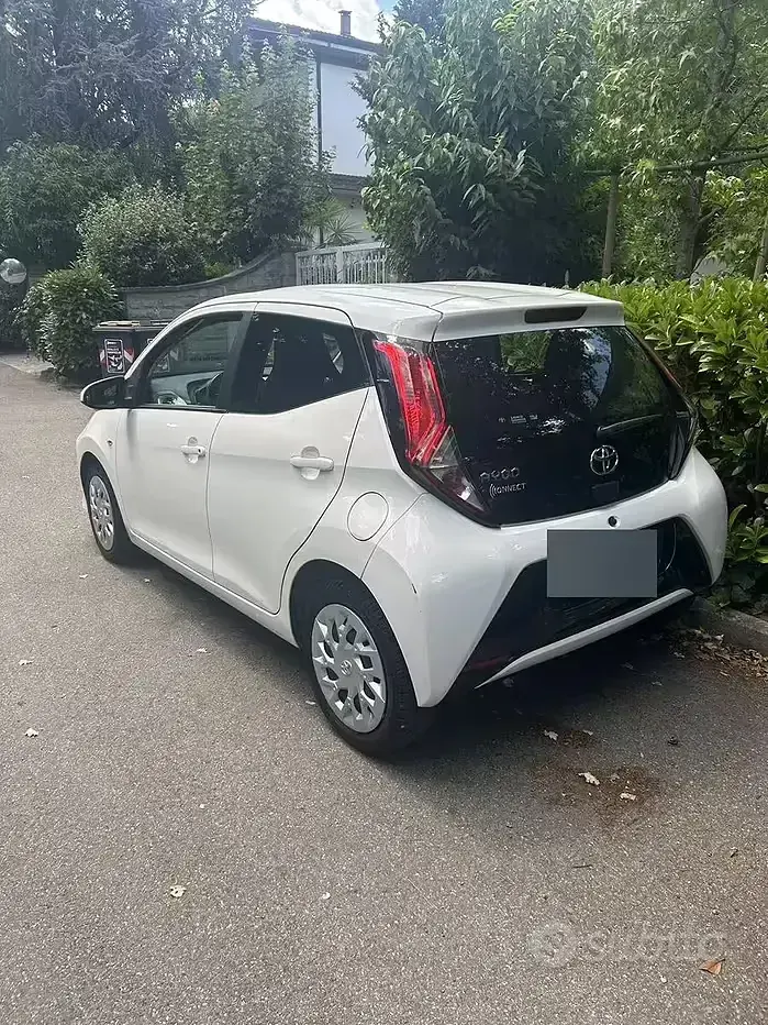 Usata Toyota Aygo Connect Style 72 CV (52 kW) 2019 Bianco Utilitaria