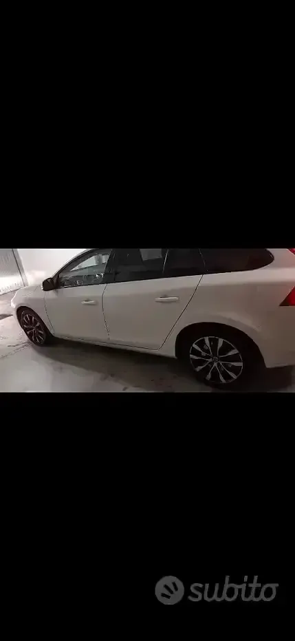 Usata Volvo V60 150 CV (110 kW) 2018 Bianco Station wagon