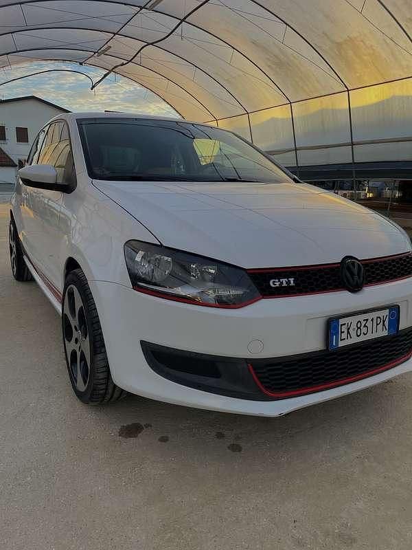 Usata VW Polo Comfortline 90 CV (66 kW) 2011 Bianco Utilitaria