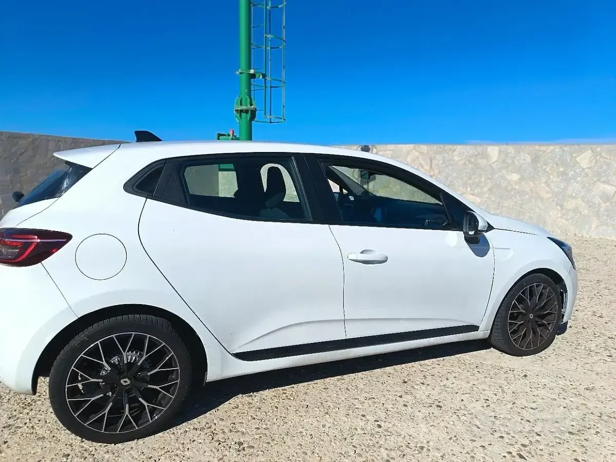 Usata Renault Clio 101 CV (74 kW) 2021 Bianco Utilitaria