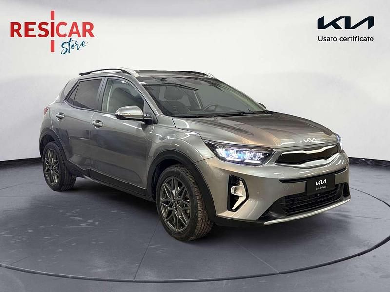 Grigio metallizzato Usata 2024 Kia Stonic SUV | 16.500 € (Buon prezzo) - Immagine 1/4