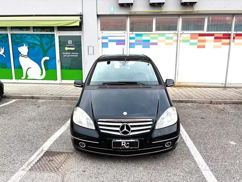 Usata Mercedes A180 109 CV (80 kW) 2010 Nero Berlina