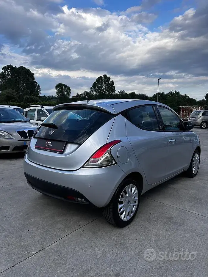 Usata Lancia Ypsilon Silver 69 CV (50 kW) 2013 Grigio Utilitaria